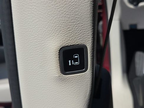 Used 2023 Chrysler Voyager LX FWD image 27