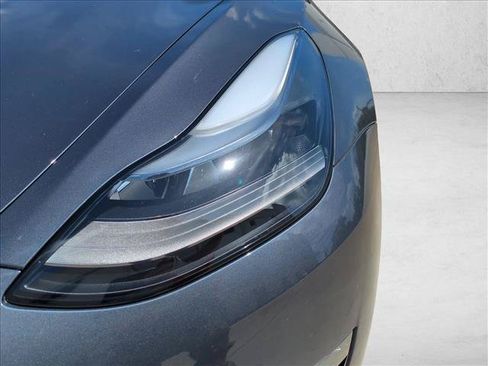 Used 2022 Tesla Model 3 Standard Range RWD image 9
