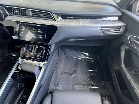 Used 2022 Audi e-tron Chronos AWD/4WD image 35