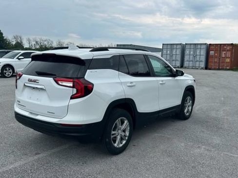 Certified 2023 GMC Terrain SLE w/ Driver Convenience Package AWD/4WD image 3