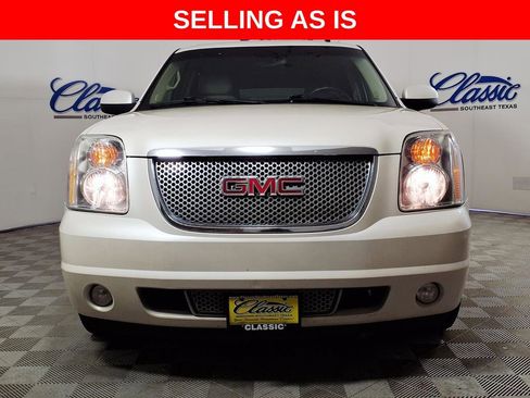 Used 2011 GMC Yukon XL Denali image 3