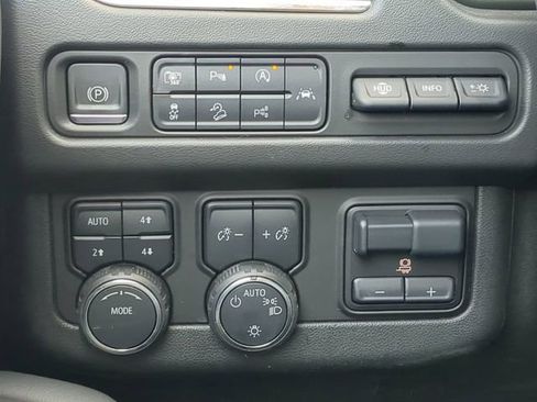 Used 2024 Chevrolet Tahoe Premier w/ Advanced Technology Package AWD/4WD image 29