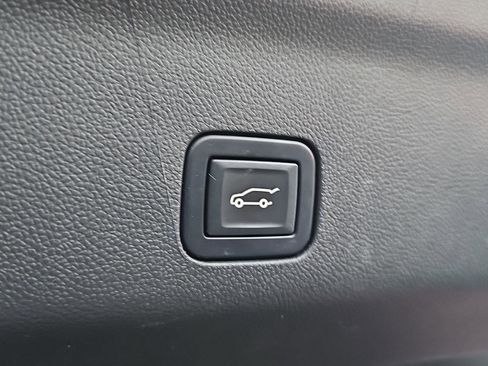 Used 2022 GMC Yukon Denali image 35