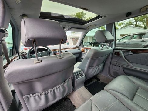 Used 2000 Mercedes-Benz E 320 4MATIC Wagon image 18