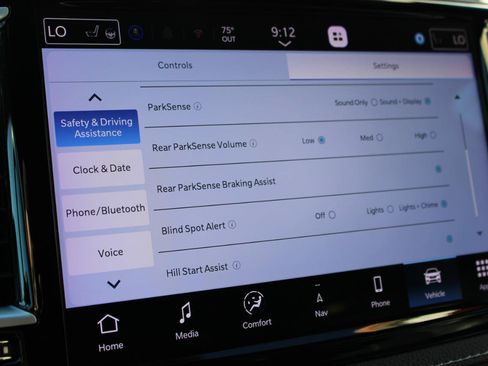 Used 2023 Chrysler Pacifica Limited w/ Uconnect Theater Family Group AWD/4WD image 40
