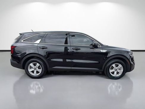 Used 2023 Kia Sorento LX FWD image 2