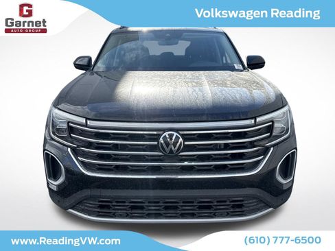 Certified 2025 Volkswagen Atlas SE image 8