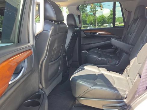 Used 2016 Cadillac Escalade Luxury RWD image 8
