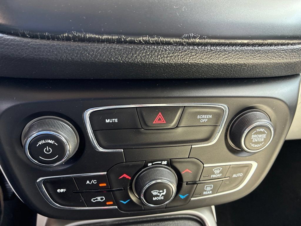 Used 2019 Jeep Compass Latitude FWD image 29