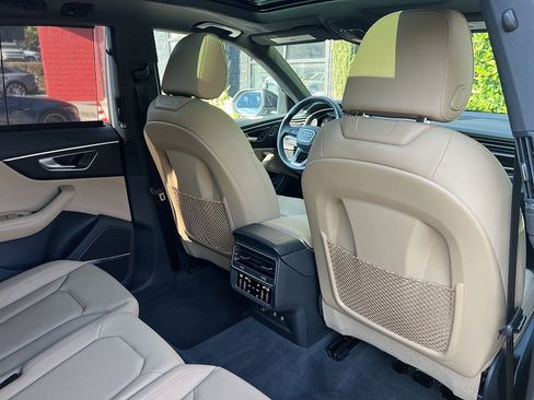 Used 2023 Audi Q8 Prestige image 32