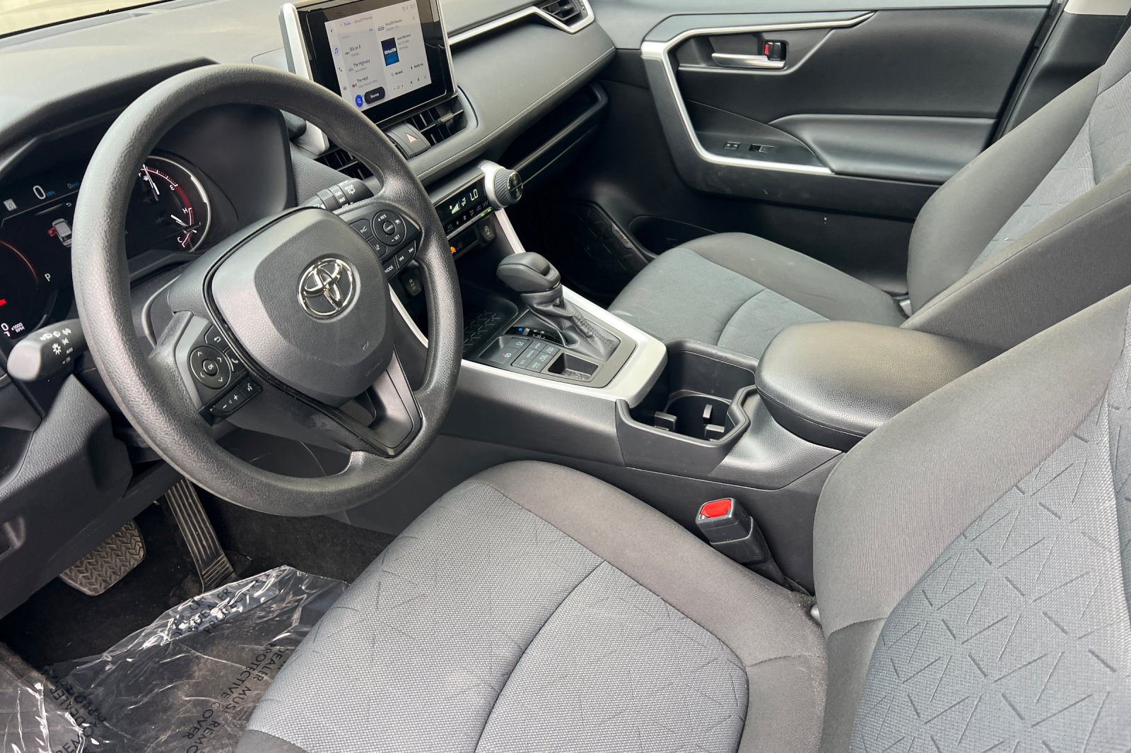 Used 2025 Toyota RAV4 XLE AWD/4WD image 12