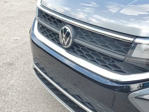 Certified 2022 Volkswagen Taos SE FWD image 12
