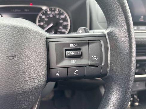 Used 2025 Nissan Rogue S FWD image 30