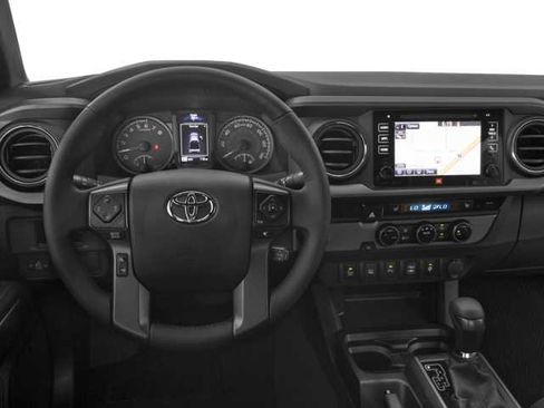 Used 2016 Toyota Tacoma TRD Sport image 4