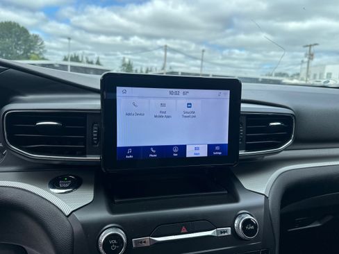 Used 2020 Ford Explorer XLT w/ Equipment Group 202A AWD/4WD image 14