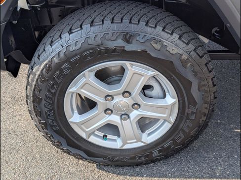 Used 2021 Jeep Wrangler Sport AWD/4WD image 23