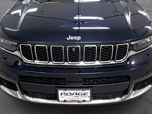 Used 2024 Jeep Grand Cherokee L Limited w/ Luxury Tech Group II image 16