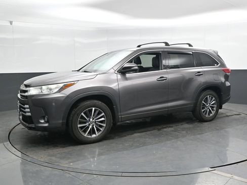 Used 2017 Toyota Highlander AWD V6 image 8