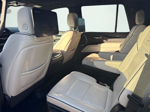 Used 2024 Cadillac Escalade Sport AWD/4WD image 7