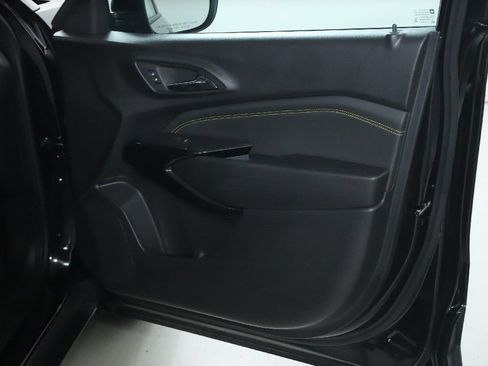 Used 2025 Chevrolet Trax LT w/ Driver Confidence Package FWD image 33
