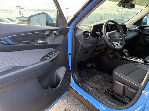 Used 2024 Chevrolet TrailBlazer LT w/ LT Cold Weather Package image 10