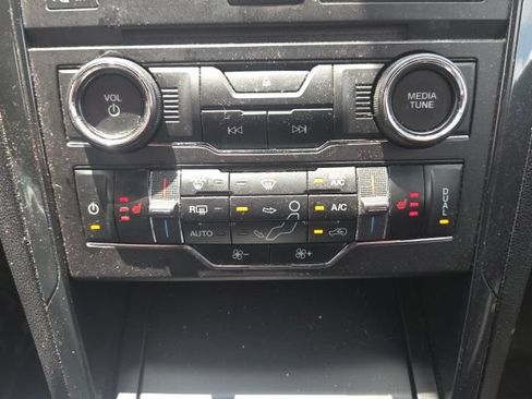 Used 2018 Ford Explorer XLT w/ Equipment Group 202A AWD/4WD image 35