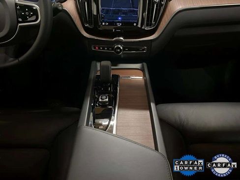 Used 2023 Volvo XC60 B5 Plus image 13