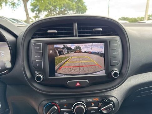 Used 2025 Kia Soul LX w/ LX Technology Package FWD image 28