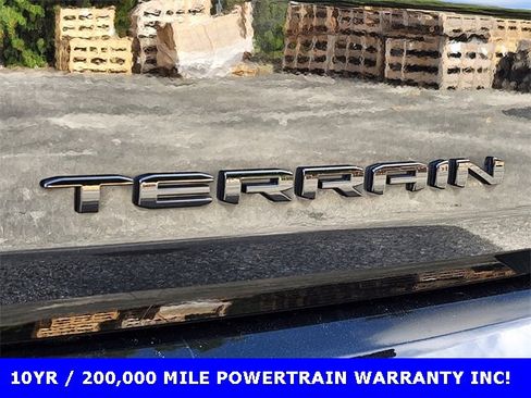 Used 2022 GMC Terrain SLT w/ Elevation Edition image 13