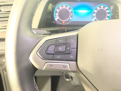 Used 2025 Volkswagen Atlas Cross Sport SE image 18