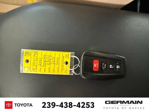 Used 2021 Toyota RAV4 XLE w/ Convenience Package FWD image 22