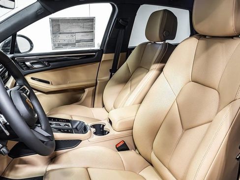 New 2025 Porsche Macan image 5