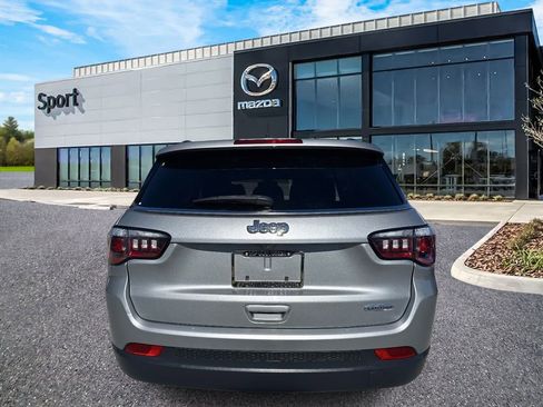 Used 2020 Jeep Compass Latitude image 4