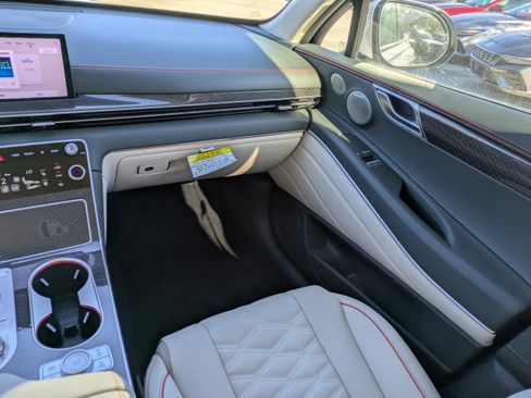 Used 2025 Genesis GV80 3.5T e-SC AWD/4WD image 11