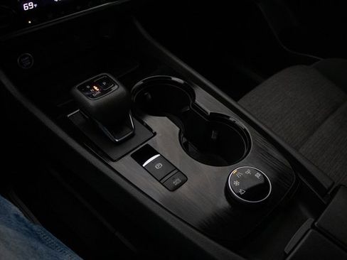 Used 2023 Nissan Rogue SV image 33