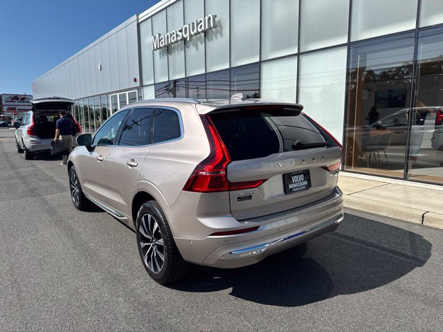 Used 2023 Volvo XC60 B5 Plus w/ Climate Package AWD/4WD image 3