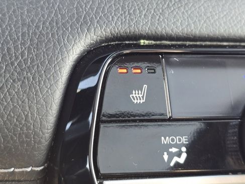 Used 2023 Honda Pilot Touring image 6