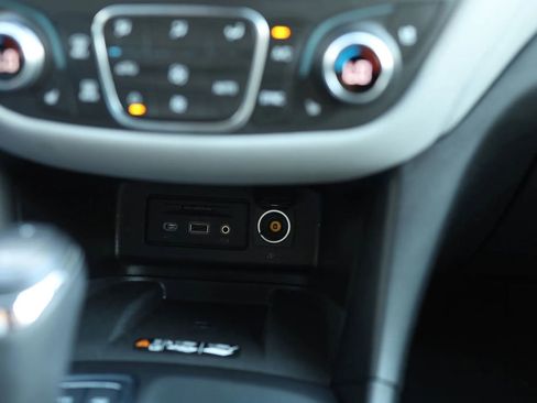 Used 2019 Chevrolet Equinox Premier image 31