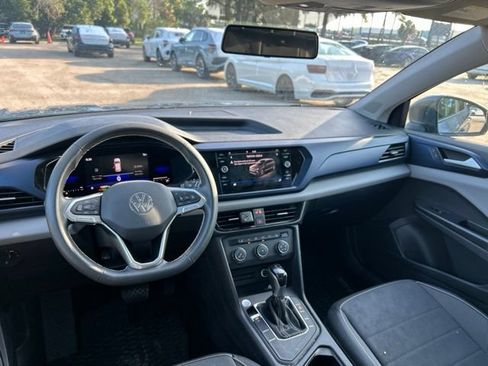 Used 2022 Volkswagen Taos SE FWD image 15