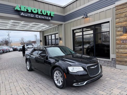 Used 2021 Chrysler 300 Touring L w/ Popular Equipment Group image 1