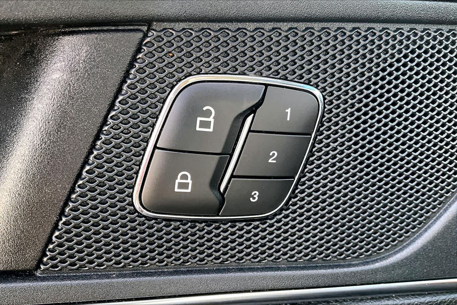 Used 2018 Ford Edge Titanium w/ Equipment Group 302A FWD image 31