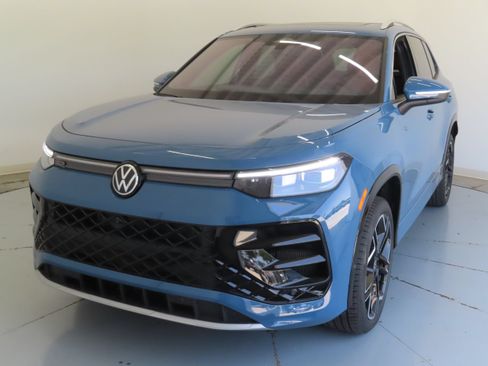 New 2026 Volkswagen Tiguan SEL R-Line AWD/4WD image 8