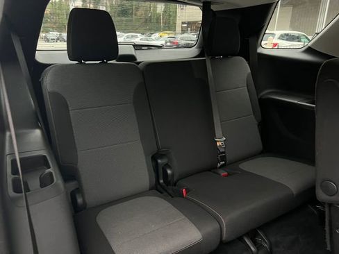 Used 2021 Chevrolet Traverse LT image 30