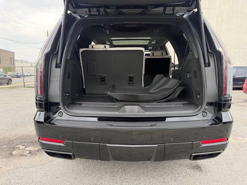 Used 2025 Cadillac Escalade Sport Platinum w/ LPO, ONYX Package AWD/4WD image 8