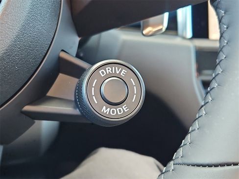 New 2026 Porsche Macan Turbo image 16