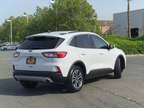 Certified 2020 Ford Escape SEL image 4