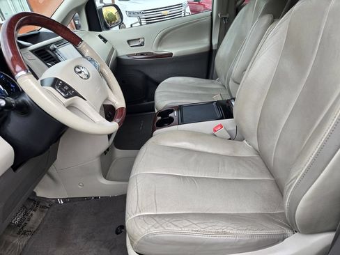 Used 2013 Toyota Sienna Limited w/ Premium Pkg AWD/4WD image 16