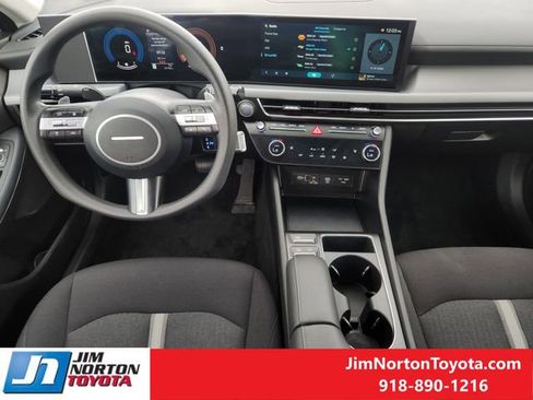 Used 2025 Hyundai Sonata SEL FWD image 25