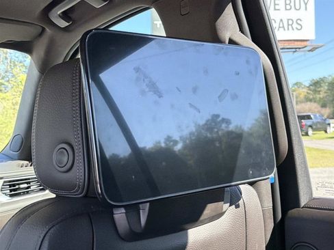 Used 2024 GMC Yukon XL Denali w/ Advanced Technology Package image 19