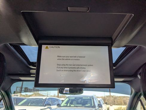 Used 2022 Toyota Sienna XSE w/ XSE Plus Package image 23